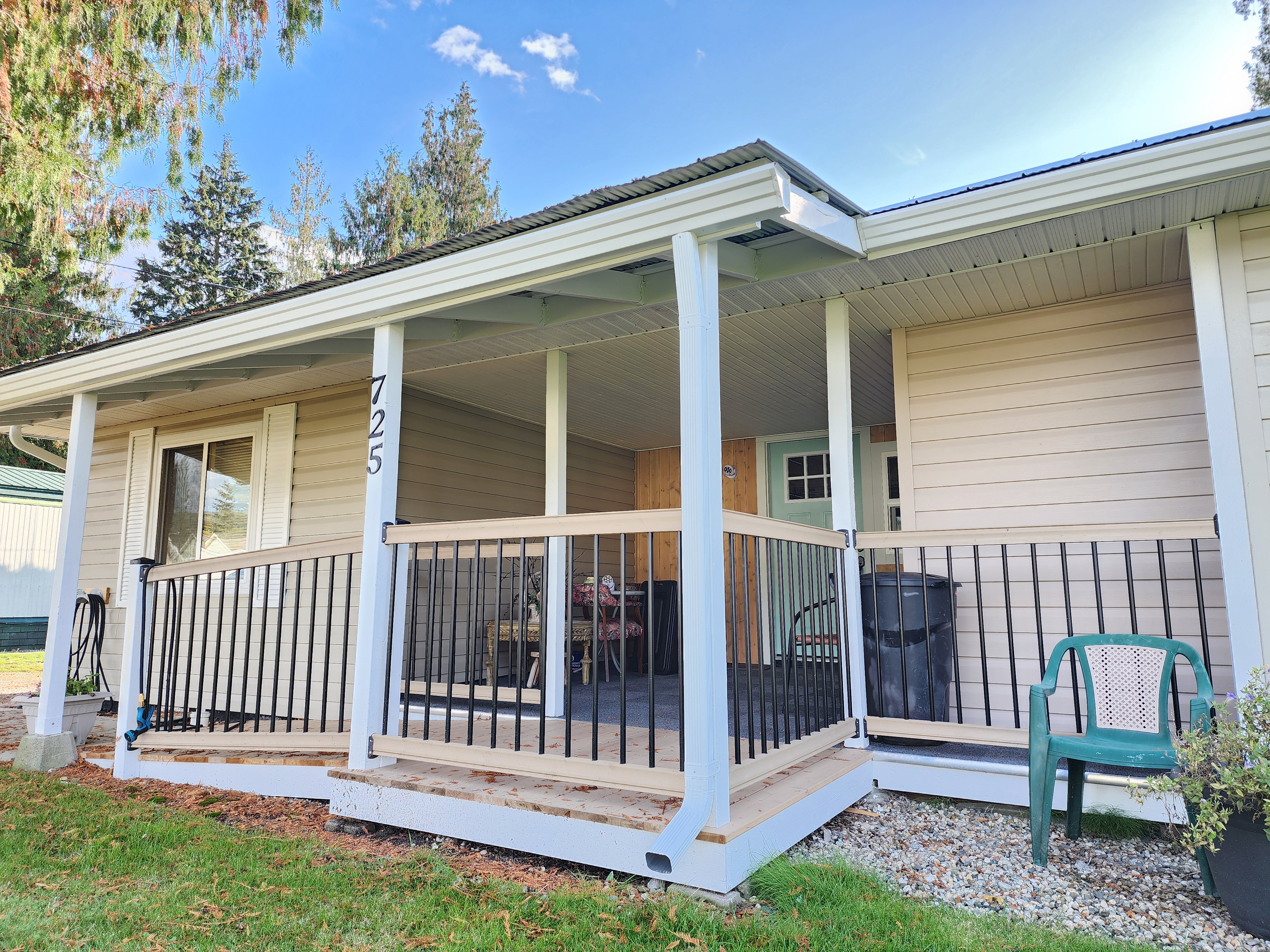 Carmar Construction Sicamous Salmon Arm Vernon Blind Bay siding soffit fascia metal fibre cement framing concrete renovations decks custom home builders building Shuswap Okanagan British Columbia BC Canada Architectural
